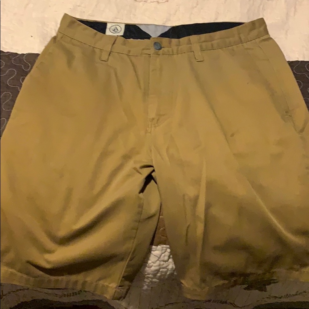 Kaki shorts